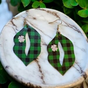 ✨️2 for $15✨️ NEW St‎ Patrick's Day Faux Leather Plaid Shamrock Lips Earrings